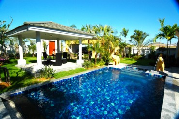 GPPH1747 Luxury Luxurioese Poolvilla mit wunderschoenem Garten zu verkaufen