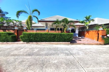 GPPH1818  Spacious 3-bedroom House with private pool