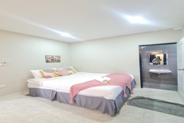 image 25 GPPH1880 Exclusive 8-bedroom pool villa in Bang Saray