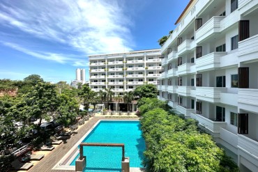 image 37 GPPB0391 Hotel on Pratamnak Hill with Sea Views