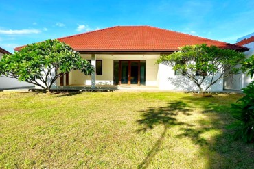 image 18 GPPH1927 3-Bedroom House with a Spacious Garden