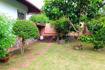 image 37 GPPH1956 Large family home with private pool for sale