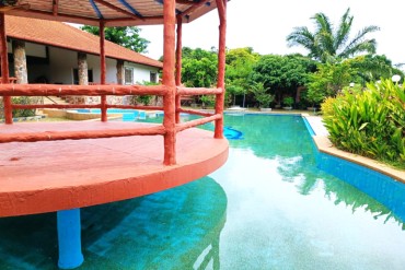 image 37 GPPH1956 Large family home with private pool for sale