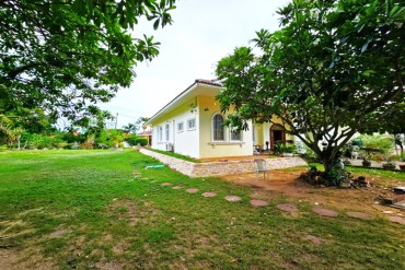 image 24 GPPH1977 Large pool villa with a garden near Mabprachan