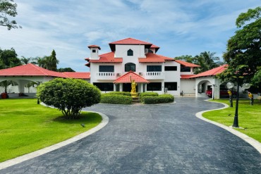 image 3 GPPH1989 Spacious pool villa with a beautiful garden