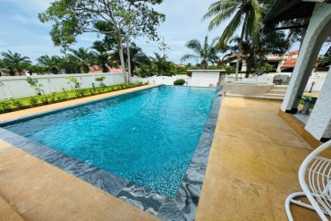 image 4 GPPH1989 Spacious pool villa with a beautiful garden