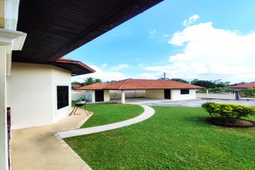 image 35 GPPH2012 Spacious House with a Private Pool and Garden